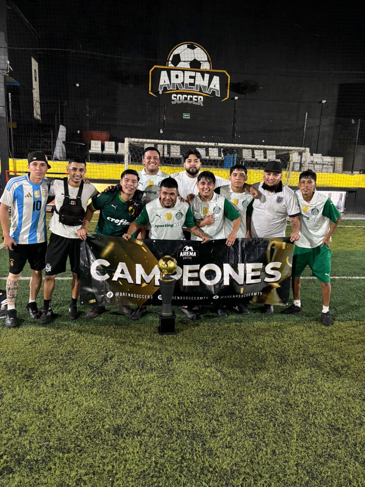 Equipo campeón de liga en Arena Soccer MTY
