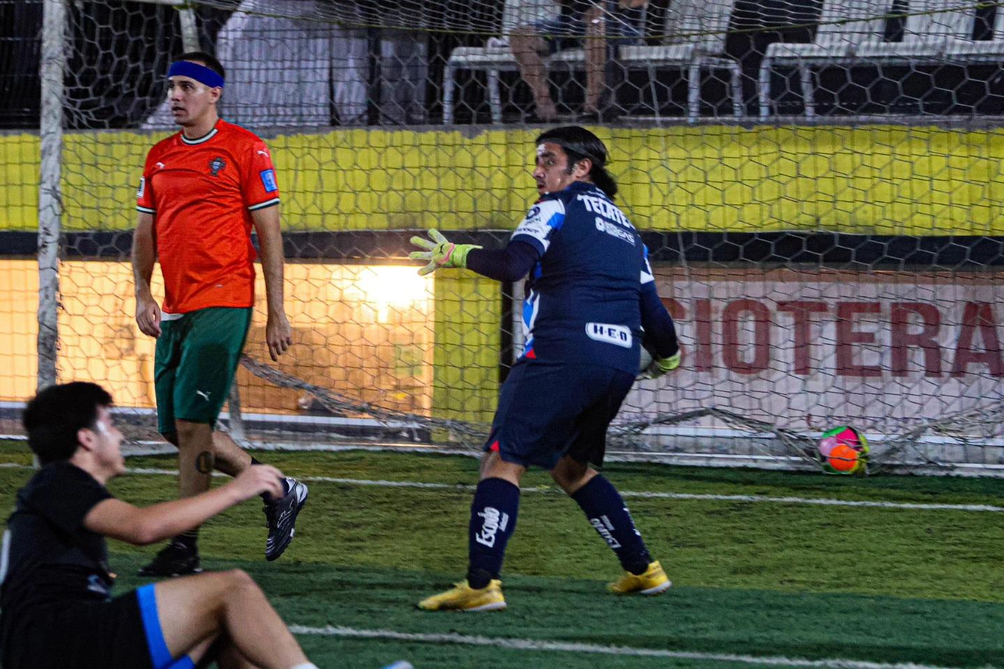 Partido de liga en Arena Soccer MTY